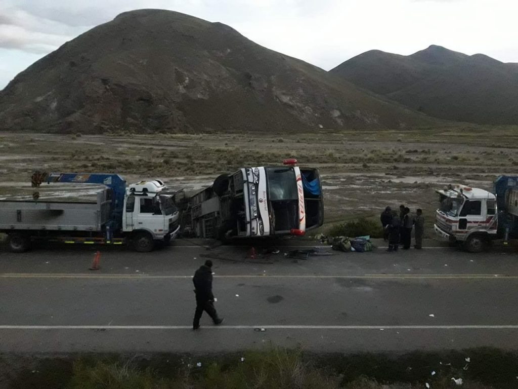 Accidente de bus en Oruro deja siete fallecidos y 29 heridos – Radio ...