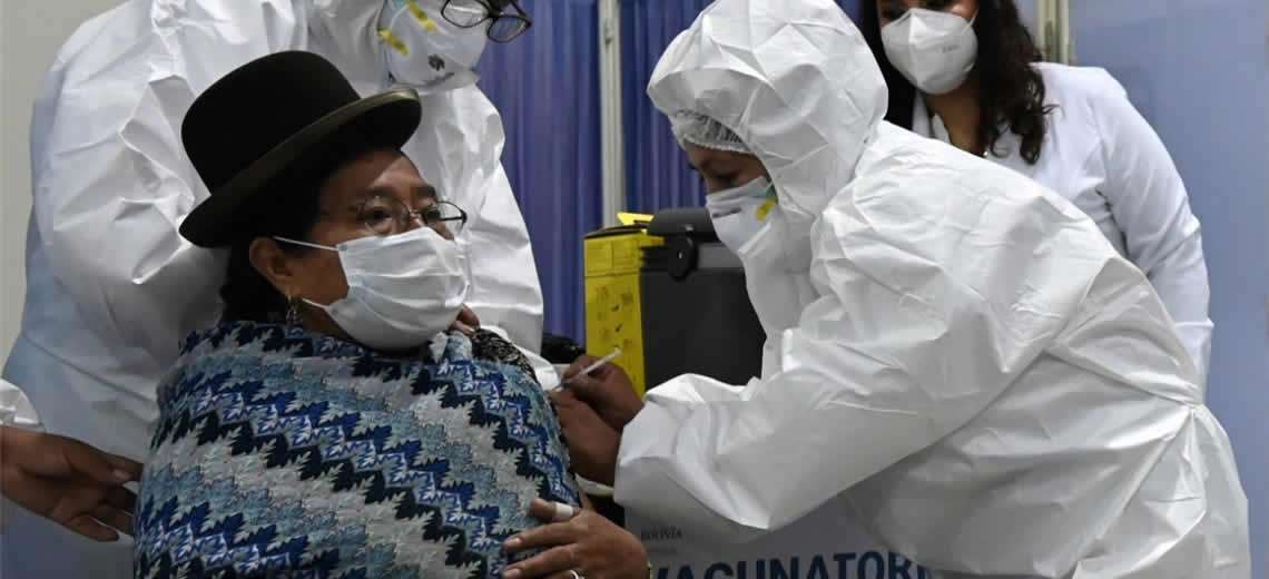 Autoridades piden acudir a centros de vacunacion