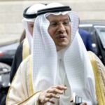 Arabia Saudita anuncia recorte de producción de crudo para impulsar el precio